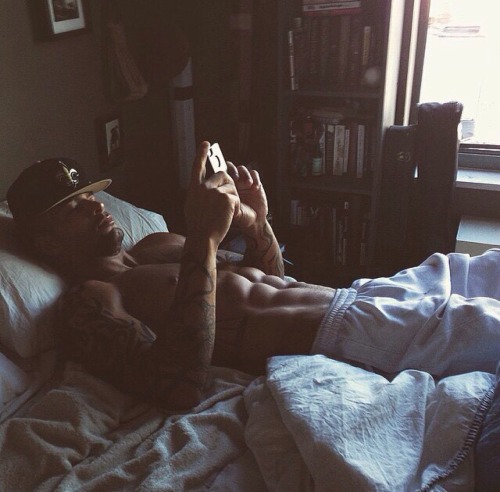 chulosspot:  i can promise you if he was in my bed we wouldn’t be leavinq it! 👏🏽👏🏽 
