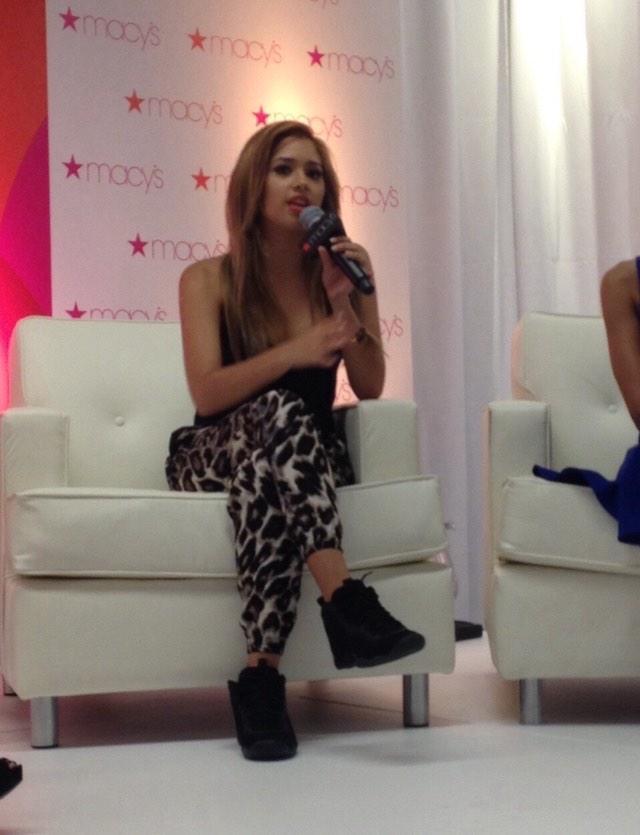 jasminev-news:  September 20th: (more) Jasmine performing at Macy’s in DC 