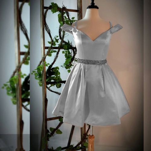 alinanovafashion: silver dress Very nice