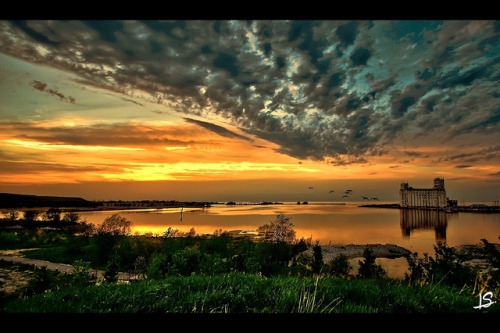 Golden Sunset from the top of the hill. by Jeff S. PhotoArt on Flickr.