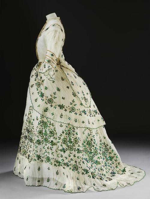 fripperiesandfobs: Dress, 1868-9From the V&A
