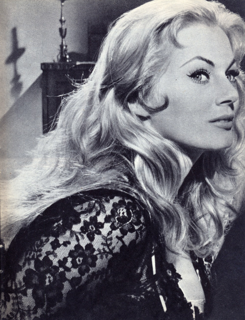 Anita Ekberg.