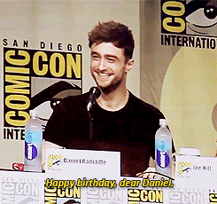 imsirius:  6500 people sing for Daniel Radcllffe at the 2014 SDCC x