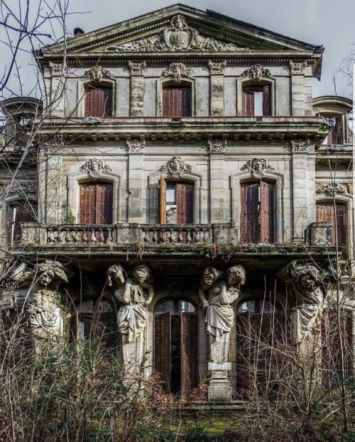 myfairylily:Abandoned beauty : Château à Saulxures-sur-Moselotte, France.“Built between 1854 and 186
