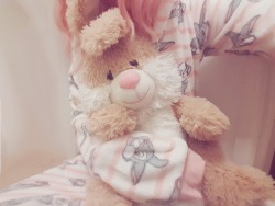 daddyslittle-lovely:Stuffie cuddles while