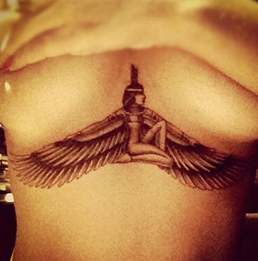azbikerbabestattoos:  By far, the most beautiful woman with tattoos I’ve ever seen.