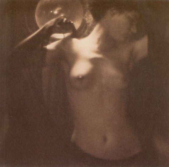  CLARENCE WHITE. Nude, c. 1909. Platinum print. Private collection. 