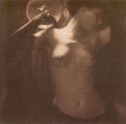  CLARENCE WHITE. Nude, c. 1909. Platinum