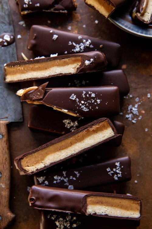 sweetoothgirl:    Homemade Vegan Peanut Butter Twix Bars