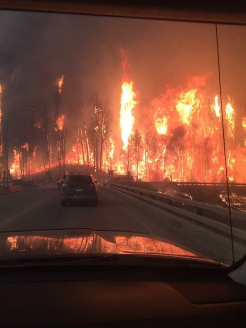 legalmalik: Fort McMurray, Alberta, Canada is burning down as we speak. The entire town of over 70,0