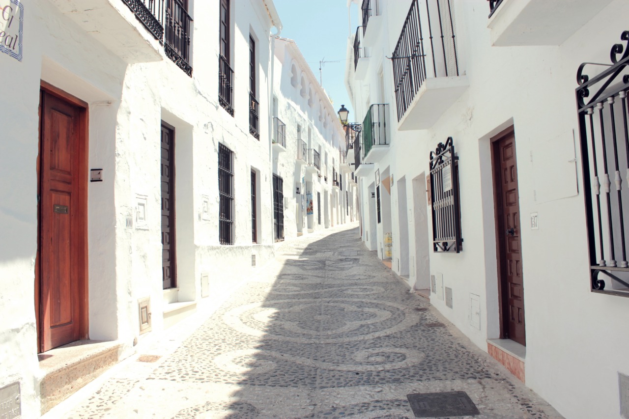 travelingcolors:  Andalusian white towns: Frigiliana, Málaga | Spain (by Nacho Coca)