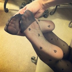 ohmandy56: Ahh soo pretty! #nylons #soles