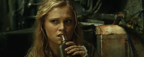 surviveuntildawn:Clarke Griffin in every episode ♛ [1.03] Earth Kills