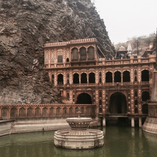 alessafandomgirl: Galtaji Temple, Jaipur Located on the outskirts of the regal city of Jaipur, 