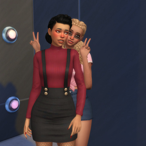 permanentleigh: permanentleigh:Julie and Sheila base game sims by @arethabeeTwo best friends do best