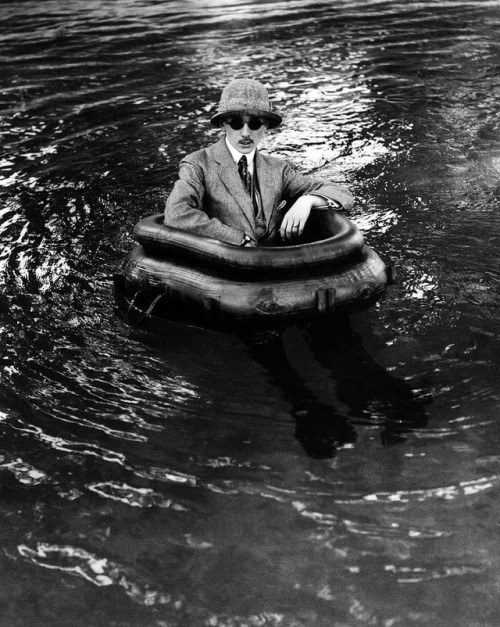 “Zissou dans son bateau pneu,” Rouzat, 1911Jacques-Henri Lartigue