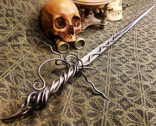 Latest R’lyehan rapier has started its journey towards its new master across the high seas fittingly