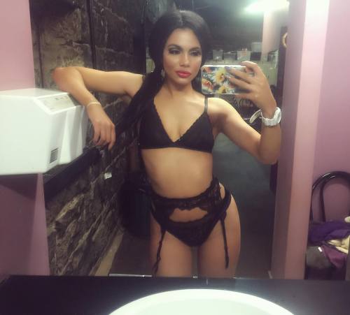 stripper-locker-room:  vanilla_vixen_xx