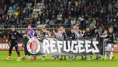 daring-youth:REFUGEES WELCOME!St. Pauli - Borussia Dortmund