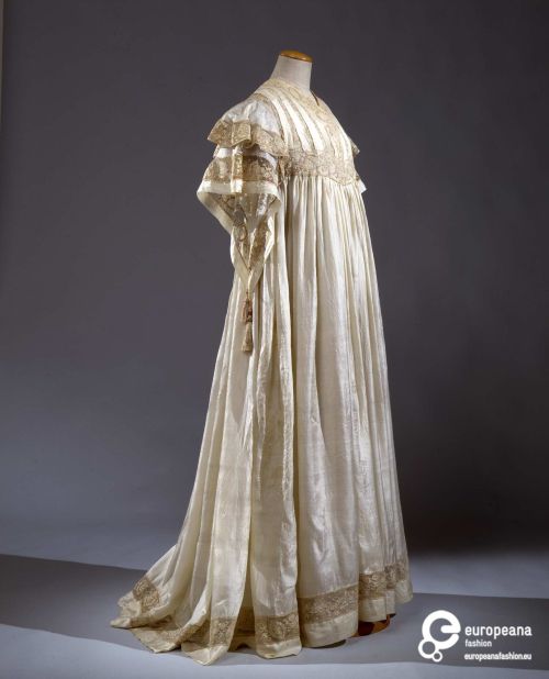 omgthatdress:Nightgown1910Collection Galleria del Costume di Palazzo Pitti