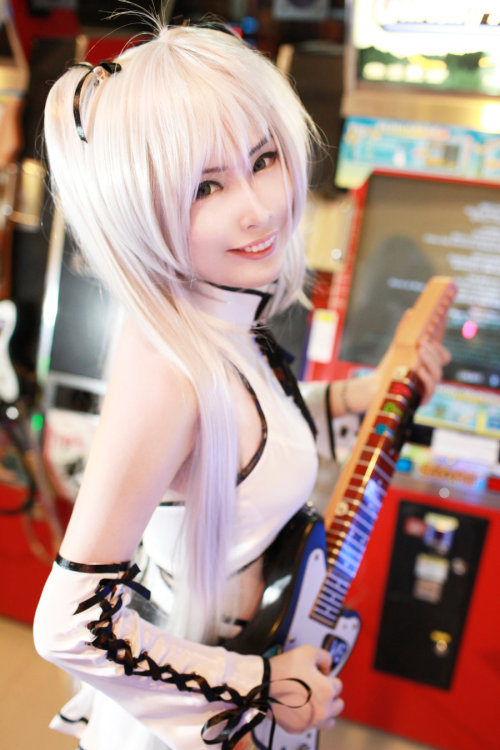 cosplaygirl:  Hatsune Miku - Eeru danju version by *studioK2 on deviantART