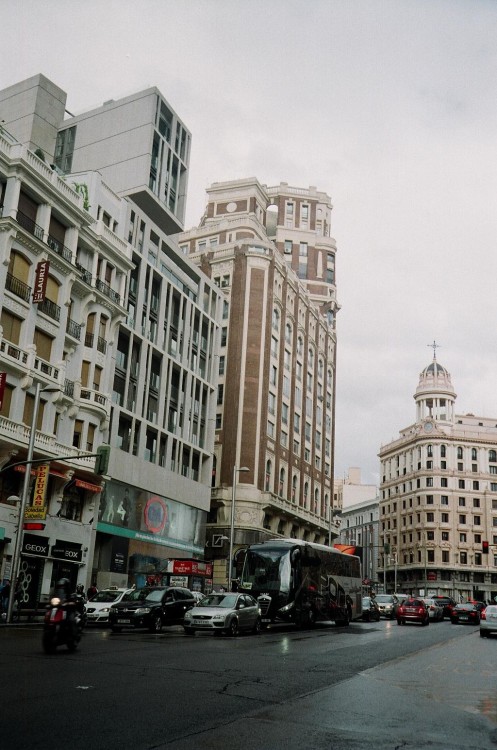 Gran Vía, Madrid. Spain. (2014-05-21)Camera: Yashica 35-ME (f 15, 1/650)Film: Fuji Film Super