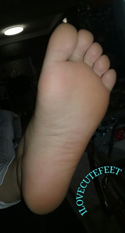 ilovecutefeet: Cute asian feet all over my face ;) #asianfeet #asiantoes #asiansoles #asianfootfetis