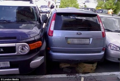 pr1nceshawn:  Some people make parking way more difficult than it needs to be. 