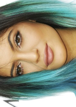 queen-kardash:  kylizzlejennerfashionstyle:  Omg this fucking face   Flawless