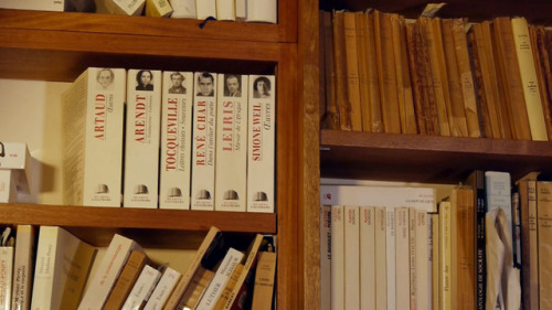 Derrida’s library, Ris-Orangis, France, 2014.> Photo by Stephan Oriach.