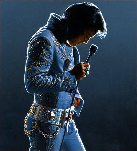 ilovetheking-elvispresley:  Elvis looking good in blue :) 