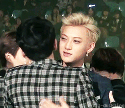 lil-duckling:Key-hyung wipes away baby Tao’s tears and comforts him ~