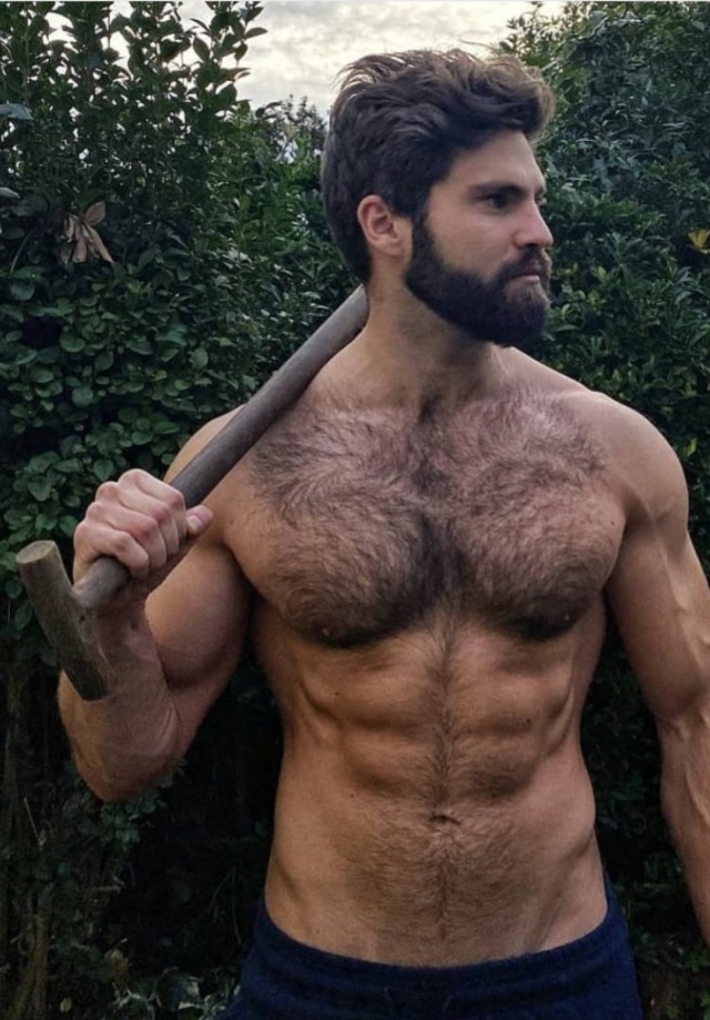 men-in-shorts:moustache35:Wie männlich  🚜🚜🚜🛠🛠🧢🧢🐃🏛🌽💦💦Fabulous chest this guy has , and jealous .