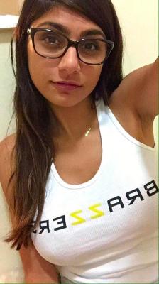 miakhalifapics:  Sexy Mia Khalifa @ http://www.kloshari.com