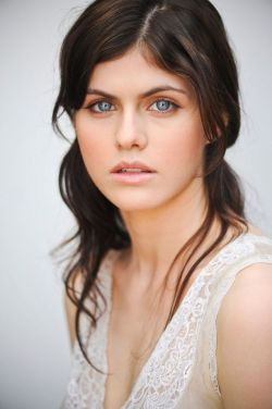 lesbi-aning:  Top 10 Celebrity Girl Crushes Challenge22 - Alexandra Daddario 