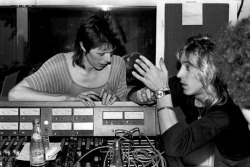 5to1:  David Bowie &amp; Mick Ronson recording in France at Hérouville