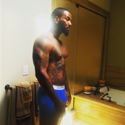 celebrity-eggplants:  He’s fresh out of jail and showing off! #TheGame #JayceonTaylor #PrintWatcher #ThirdLeg