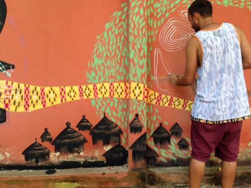 organicsomethings:accrawalkintours:Brazilian graffiti artist Alexandre Keto is currently in Ghana as