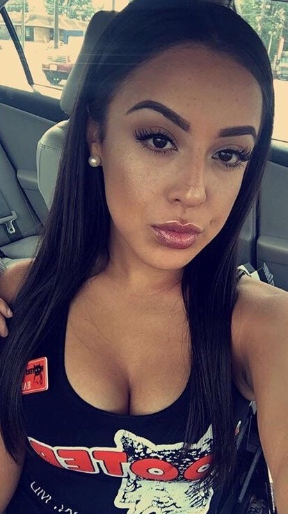 We Love Hooters Girls!!!