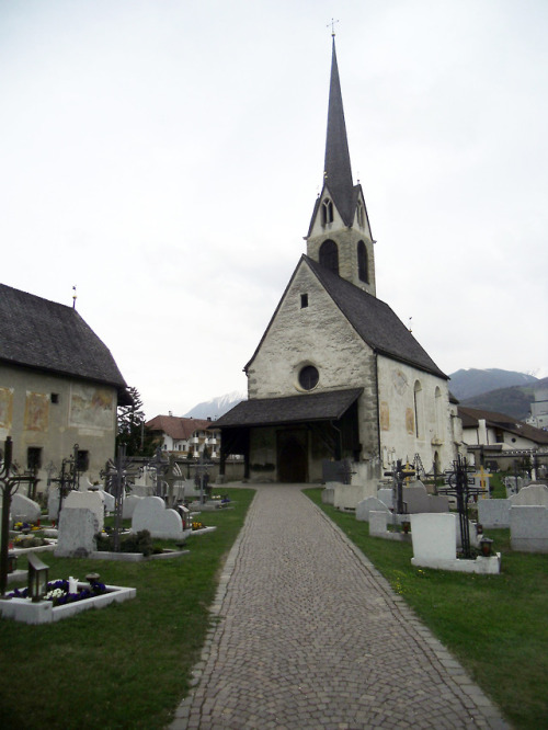 Church of St. Nicolas, Stegen.&gt; Photo by Alletto (2014).