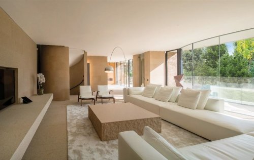 {H&H fave London-based Claudio SIlvestrin designed this beautiful minimalist home, using his fav