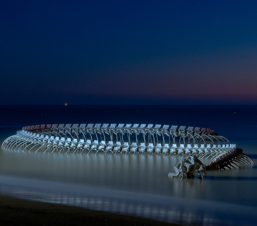 littlelimpstiff14u2:Serpent d'Océan - Huang Yong PingA gigantic aluminum serpent was completed in 20