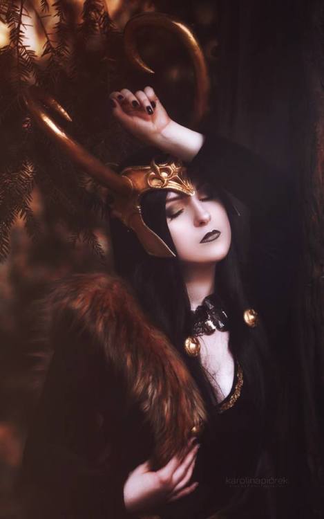 gothicandamazing:    Model: Silver WolfiePhotographer: Inspire me (www.facebook.com/inspireme.photography)MuA: Wytyczne kosmetyczne blogWig: Annabelle’s WigsStylist: Larva - Victorian Steampunk Welcome to Gothic and Amazing | www.gothicandamazing.org
