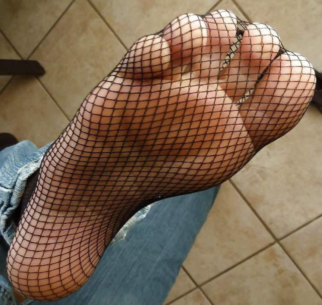 yummy-soles-toes: ❤️👣✊🏻💦💦💦💦💦