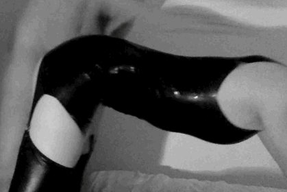 sexfiendme:  Hair pulling, spanking and eating out. 