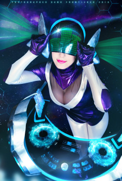 league-of-legends-sexy-girls:  DJ Sona Cosplay