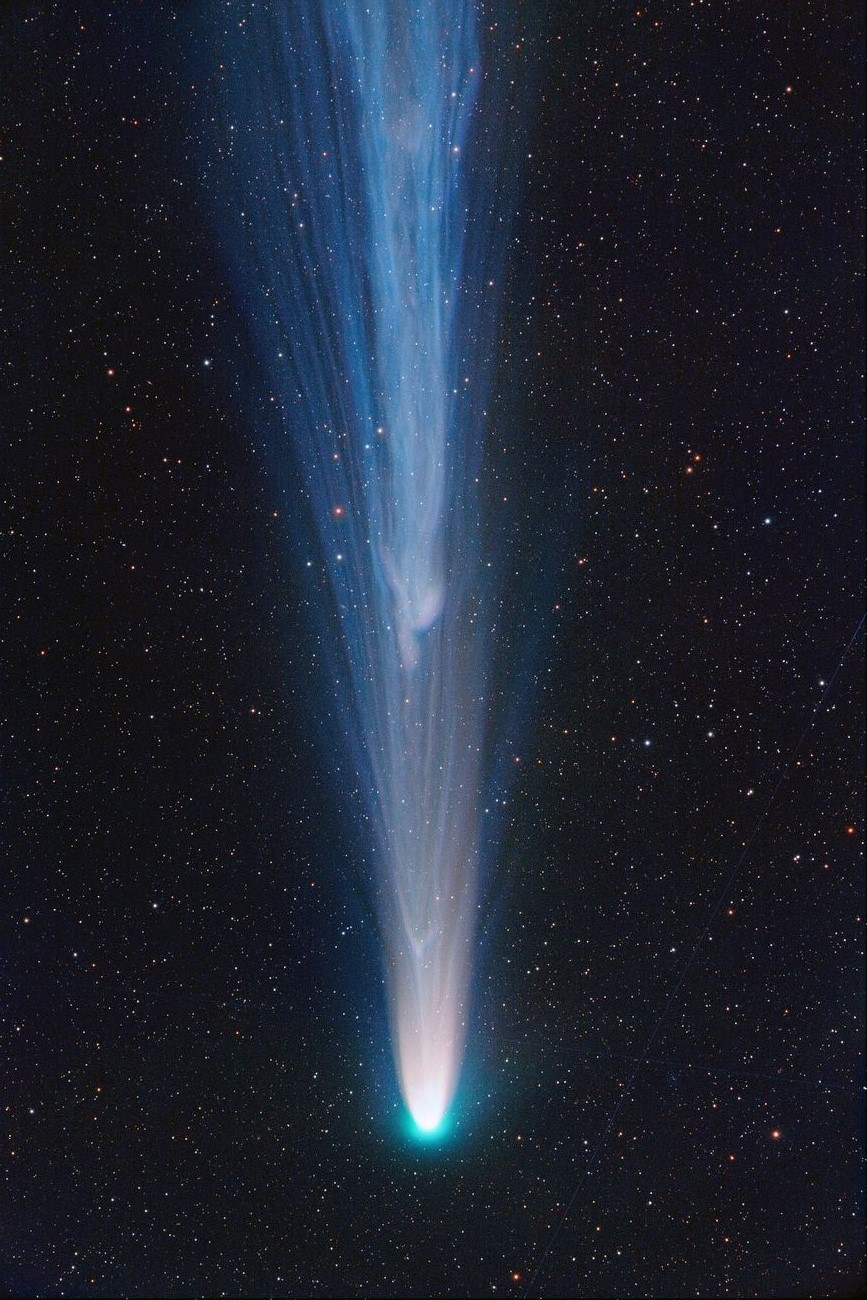 wonders-of-the-cosmos:This photo of Comet Leonard was taken from a remote facility in Namibia.SpaceWeatherGallery.com/Lukas Demetz / Michael Jaeger