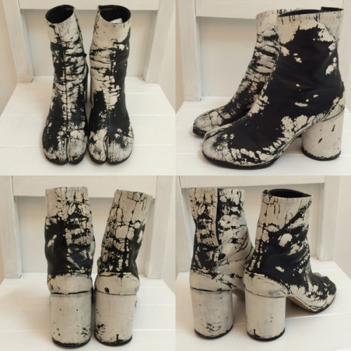 lacollectionneuse:  MARTIN MARGIELA マルジェラ ペンキ足袋ブーツ アーティザナル classic tabi boots painted white (eu 39) • martin margiela100,000円 