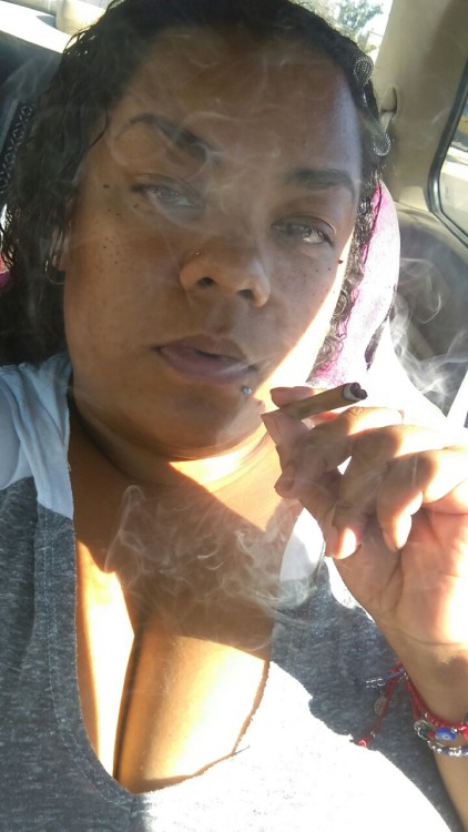 ohsoyumie:Puff puff pass I wanna smoke wit u…..