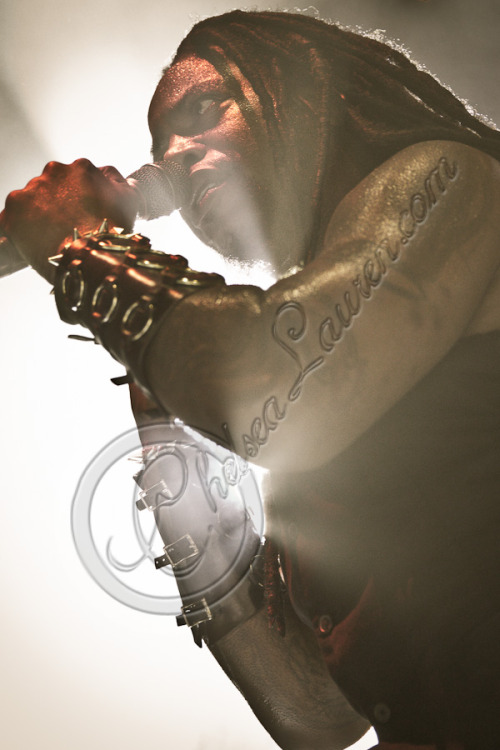 chelsealaurenla:  Sevendust 3/29/2013 - Some of my favorite boys. <3